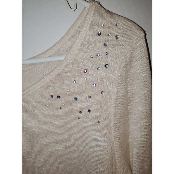 Almost Famous Junior's Pullover Tunic Top Beaded Shoulders Size XL - Picture 3 of 12
